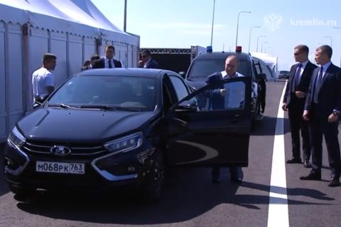 Путин протестировал пятую новинку «АвтоВАЗа» - Lada Aura