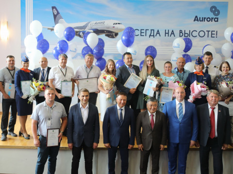 Приморские депутаты поздравили авиаторов