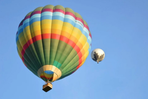 Огромный воздушный шар приземлился во двор жителей села в Якутии