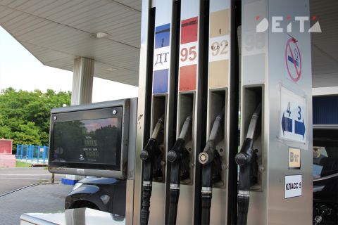 Бензин рекордно подорожал в России