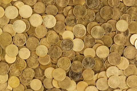 Кому стоит распродать своё золото, объяснил эксперт