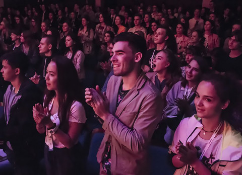 Роспотребнадзор смягчил ограничения для массовых мероприятий