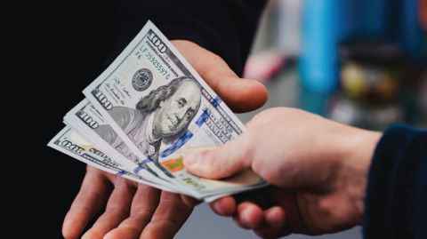 Держателям старых долларов будет сложно обменять валюту