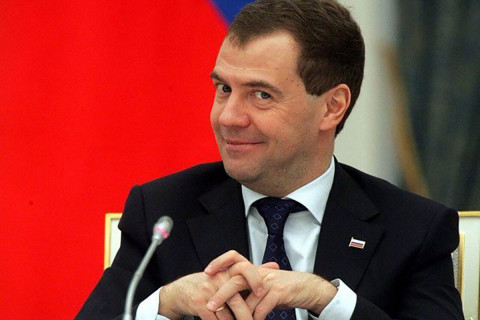 Медведев попросил привить всех мигрантов