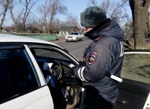 Имеет ли право инспектор ГАИ требовать телефон – разъяснение юристов