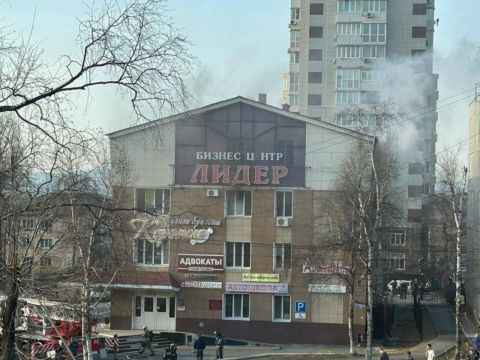 Прокуратура выясняет причины пожара в ТЦ в Артеме