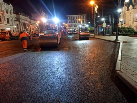 Стало известно, когда завершат асфальтировать центр Владивостока