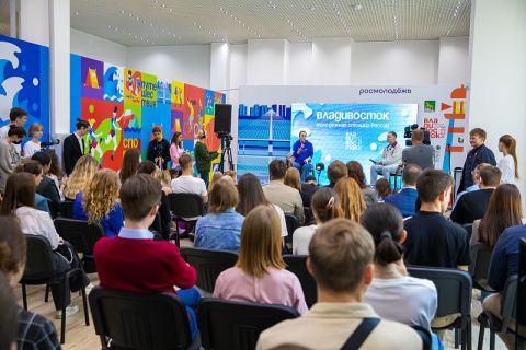 «На одной волне»: глава Росмолодёжи высоко оценила работу мэра Владивостока