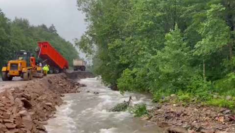 Полсотни размытых дорог в Приморье: утренняя сводка