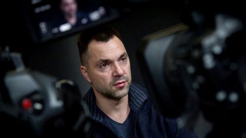 «Вы слабые»: Арестович предал главную «скрепу» Украины