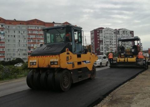 Дорожники начали укладку асфальта на подъезде к Восточному порту 