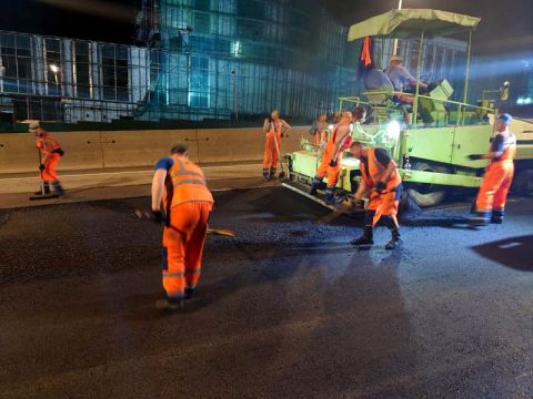 Новый асфальт укладывают во Владивостоке по ряду улиц
