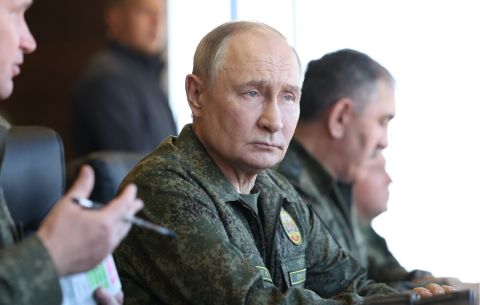 Путин провел военные учения