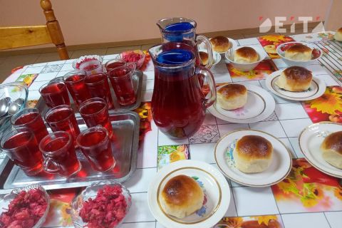 Обедом с опарышами накормили приморских школьников