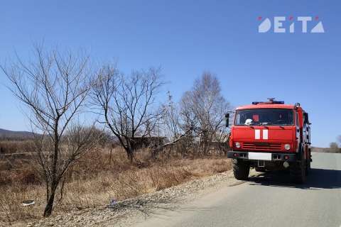 Фура Доброфлота загорелась на АЗС в Приморье