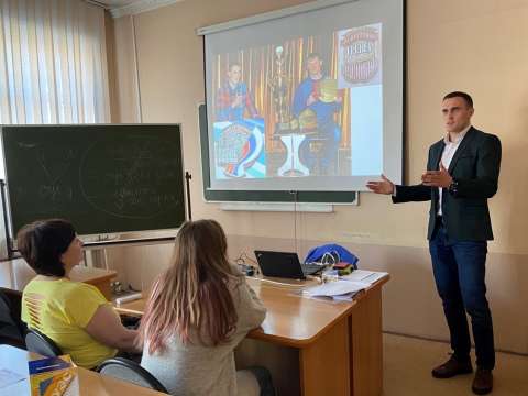 Приморский депутат встретился с будущими учителями 