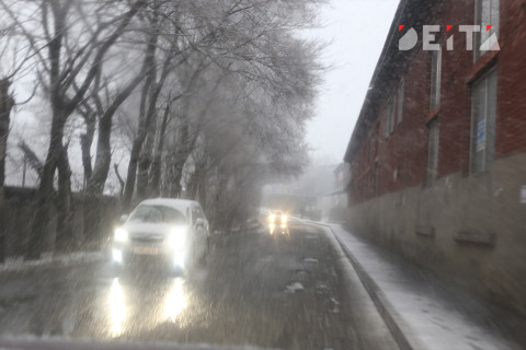 Дороги в Приморье превратились в каток - видео