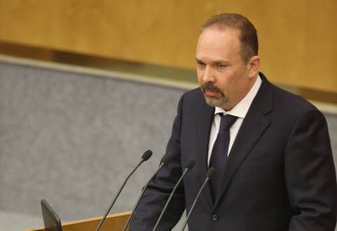 «Удар по Медведеву»: Совфед разрешил задержать министра за хищение 700 млн