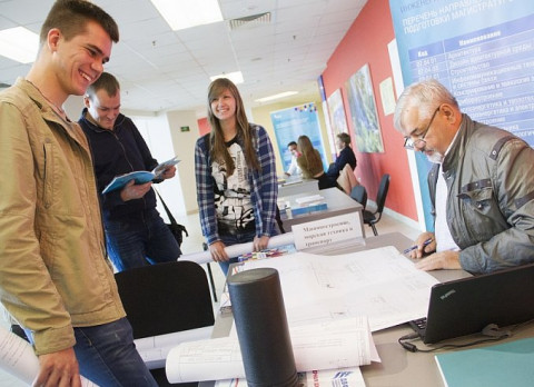 Работодателей обяжут хвалить сотрудников