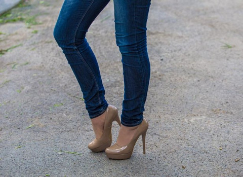 Неудачная встреча: злобная девушка избила приморца