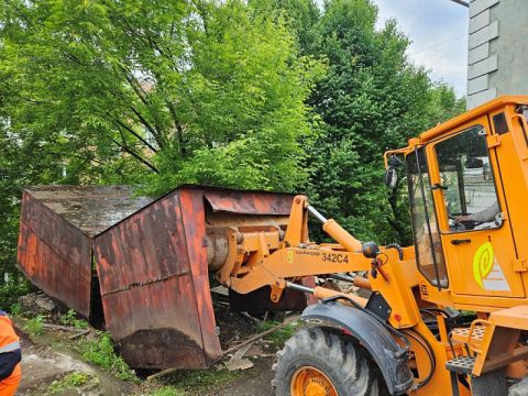 Больше пространства, меньше ржавчины: во Владивостоке сносят гаражи