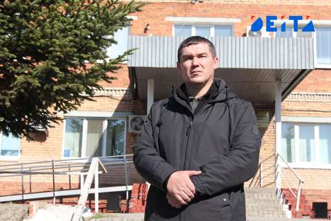 «Мы в ресторане больше тратим»: главу Большого Камня прессуют за смешные премии