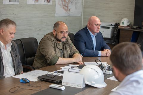 Глава Владивостока проверил ход строительства школы на Патрокле