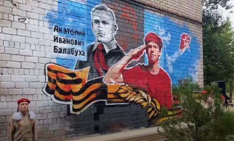 Художница из Владивостока пишет муралы на Донбассе