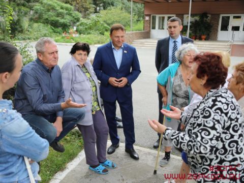 Александр Ролик проверил исполнение наказов избирателей