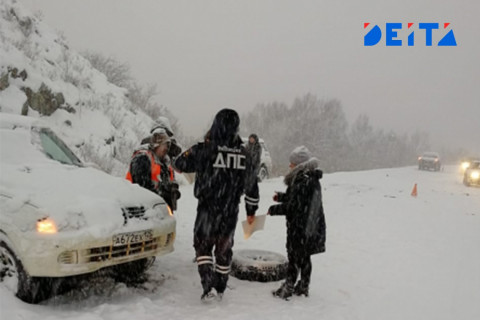 Почти 140 транспортных средств пострадали в первые сутки циклона в Приморье