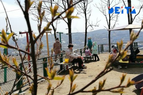 Падение мальчика с детской площадки на втором этаже расследует прокуратура Уссурийска