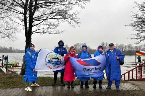 Пловец-зимник из Приморья в течение одного дня совершил заплывы на востоке и западе России