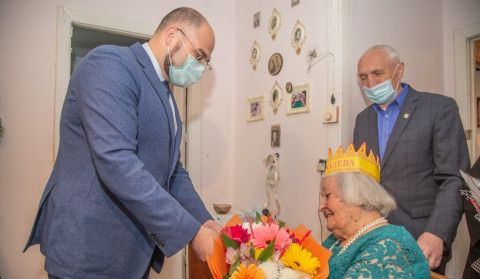 Со 100-летним юбилеем ветерана поздравил Константин Шестаков 