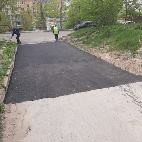Во Владивостоке благоустраивают улицы после аварийного ремонта на теплосетях