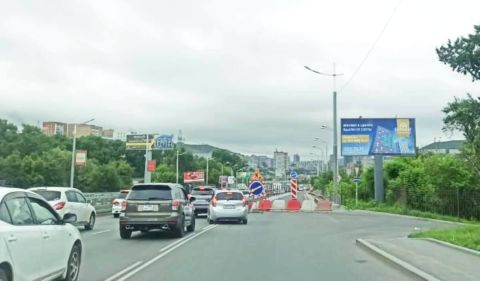Работы стартовали: долгожданный тротуар появится на Некрасовском путепроводе
