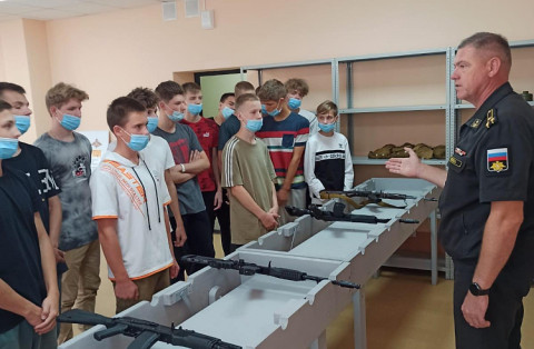 Навыкам обороны обучили приморских ребят