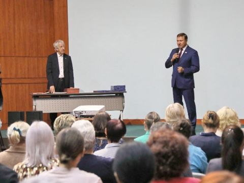 Спикер Заксобрания Приморья поздравил коллектив фтизиопульмонологического центра 