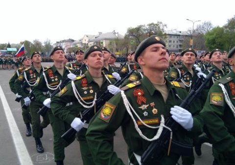 Иностранцам разрешили служить в армии России