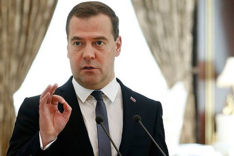 «Перебежчики»: Медведев осудил губернаторов