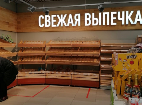 Жители Владивостока сметают продукты с прилавков супермаркетов