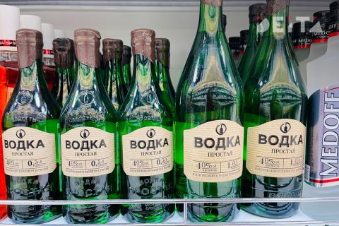 Нелегальные алкогольные дилеры кошмарят жильцов общежития в Приморье