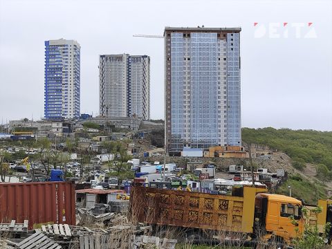 Владивостокцы, Примводоканал и мэрия выясняют, кто должен убирать течь на опасном спуске