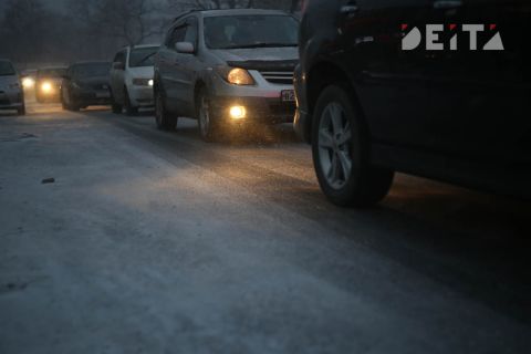 Утренний иней парализовал дорожное движение во Владивостоке