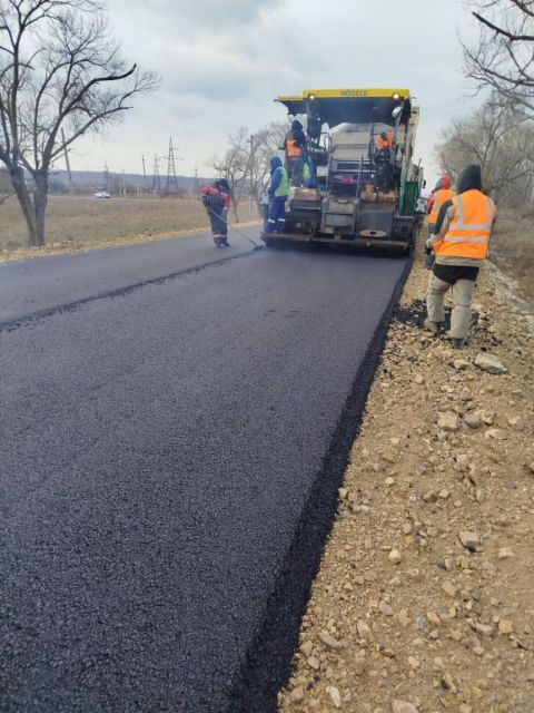 Дороги к поселкам Уссурийска ремонтируют ежедневно
