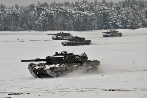 Немецкие танки выдвигаются к российской границе