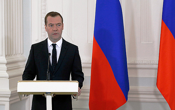 От Медведева требуют извинений учителя из Приморья