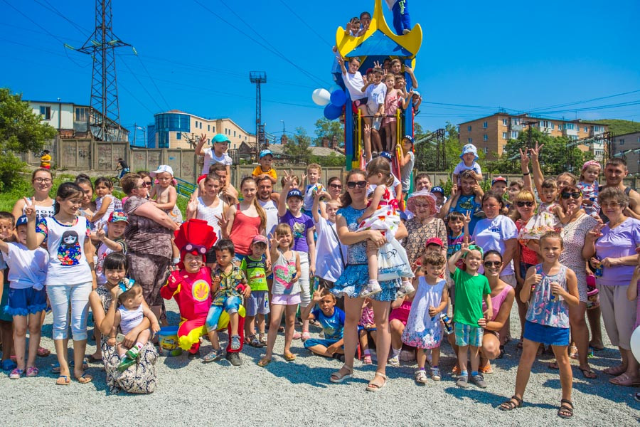 Сразу две детские площадки получили жители Эгершельда по программе «Мой дворик»