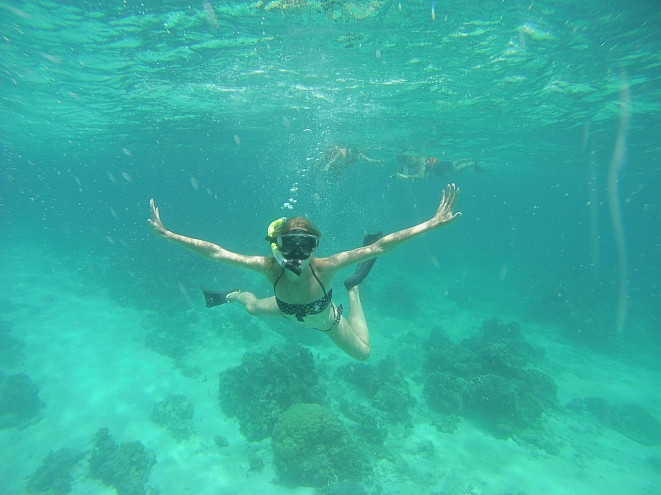 Пострадавших от медуз медики лечат словами