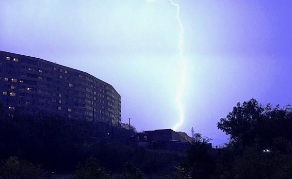 Опасные молнии поразят Приморье