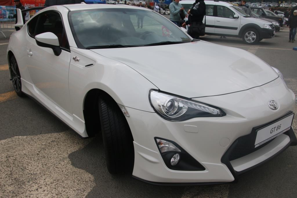 Россияне пересаживаются на элитные авто 